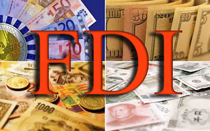 Du 1er janvier au 26 décembre, le Vietnam a recensé 2.556 nouveaux projets d’investissement direct étranger (IDE) cumulant 15,18 milliards de dollars, et 1.225 projets déjà opérationnels ayant augmenté leur investissement initial, pour 5,76 milliards. Le décaissement de l’IDE a atteint un record de 15,8 milliards de dollars, soit une progression de 9% en un an. Photo: CafeF