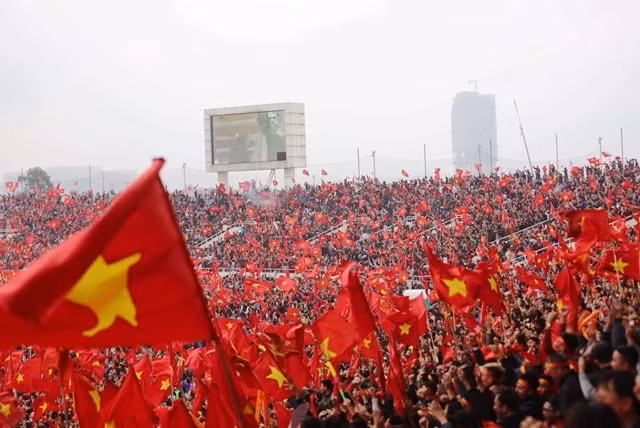 Les supporters vietnamiens ont pu suivre la finale à Hanoi, au stade My Dinh, via un écran géant. L’effervescence fut à son comble. 