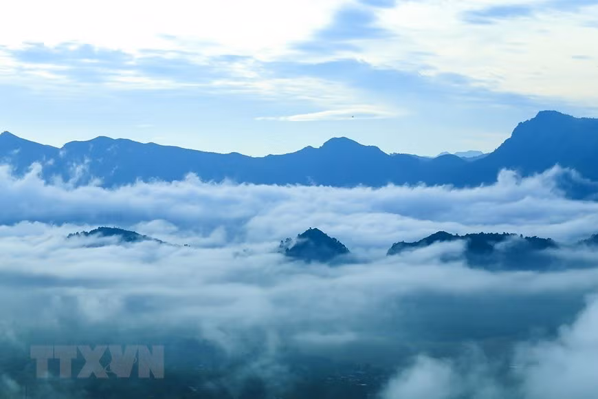  Admirer et prendre des photos de la mer de nuages, le rêve de tous les voyageurs. 
