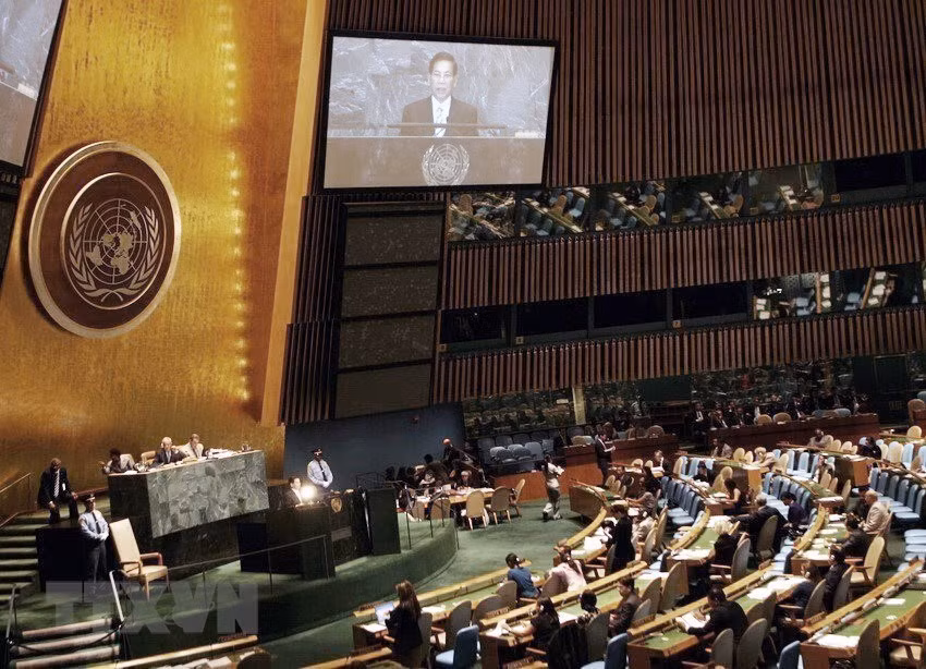  Le Vietnam a apporté de nombreuses contributions positives dans le désarmement nucléaire, la lutte contre la prolifération des armes. Le 25 septembre 2009, au siège de l’ONU à New York (États-Unis), le président de la République Nguyen Minh Triet a prononcé un discours lors de la 64e session de l'Assemblée générale des Nations Unies sur le thème de la non-prolifération des armes nucléaires et du désarmement nucléaire. 