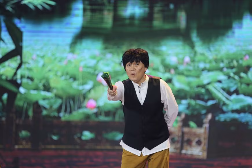  L'artiste Xuan Hinh incarne Chi Pheo. 'Chi Pheo' Xuan Hinh interprète de nombreuses chansons pleines d’esprit. 