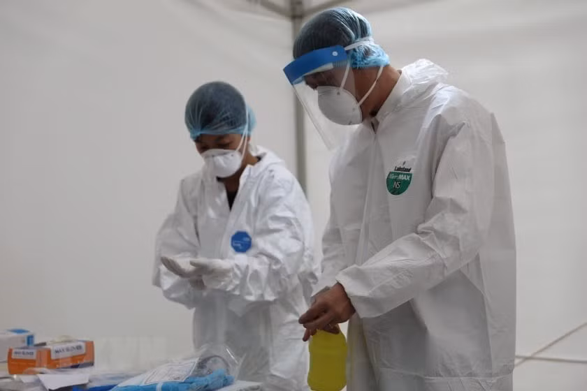  Les kits de dépistage rapide de COVID-19 donnent des résultats en dix minutes. 