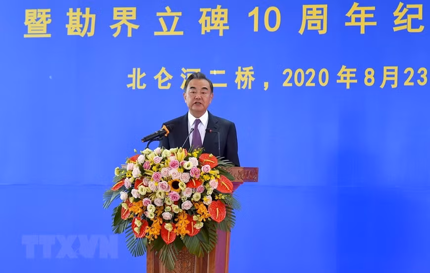  Le conseiller d’Etat et ministre chinois des Affaires étrangères, Wang Yi, prononce un discours lors de la cérémonie. 