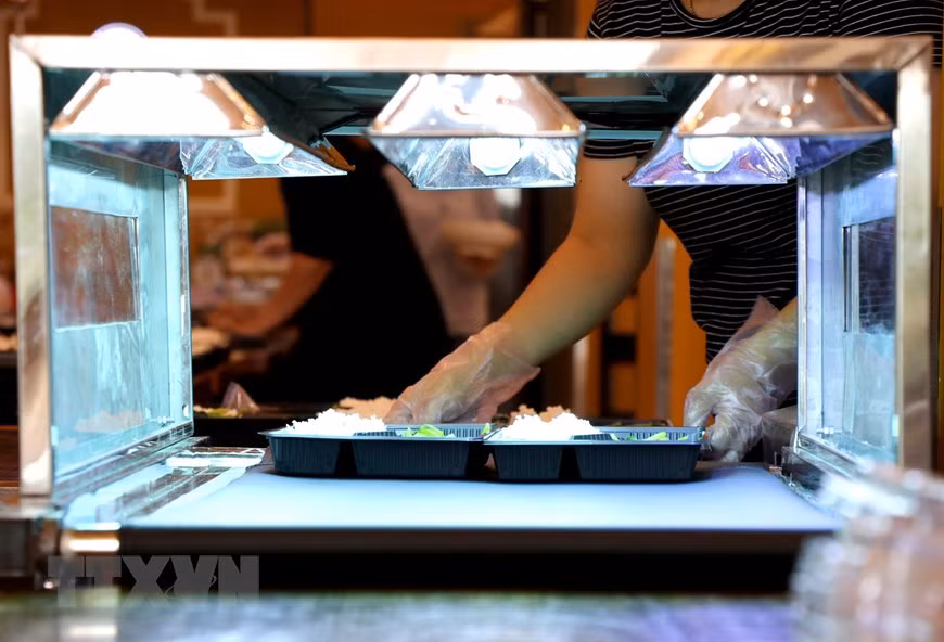  La désinfection des repas par lumière ultraviolette (UV). 