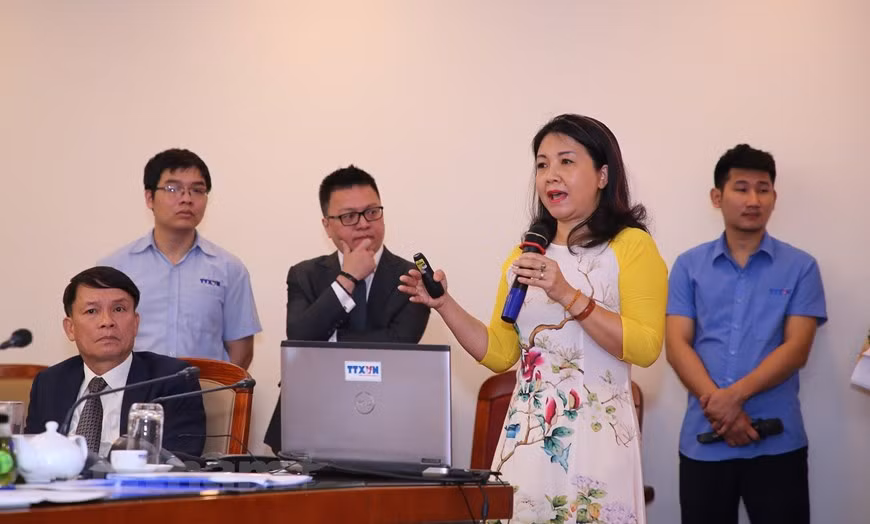  VietnamPlus est l’un des journaux électroniques les plus populaires au Vietnam, visité par un grand nombre de lecteurs de plusieurs pays. Il s'agit du plus grand journal en ligne multilingue au Vietnam, avec des nouvelles en vietnamien, en anglais, en chinois, en français, en espagnol et en russe. 