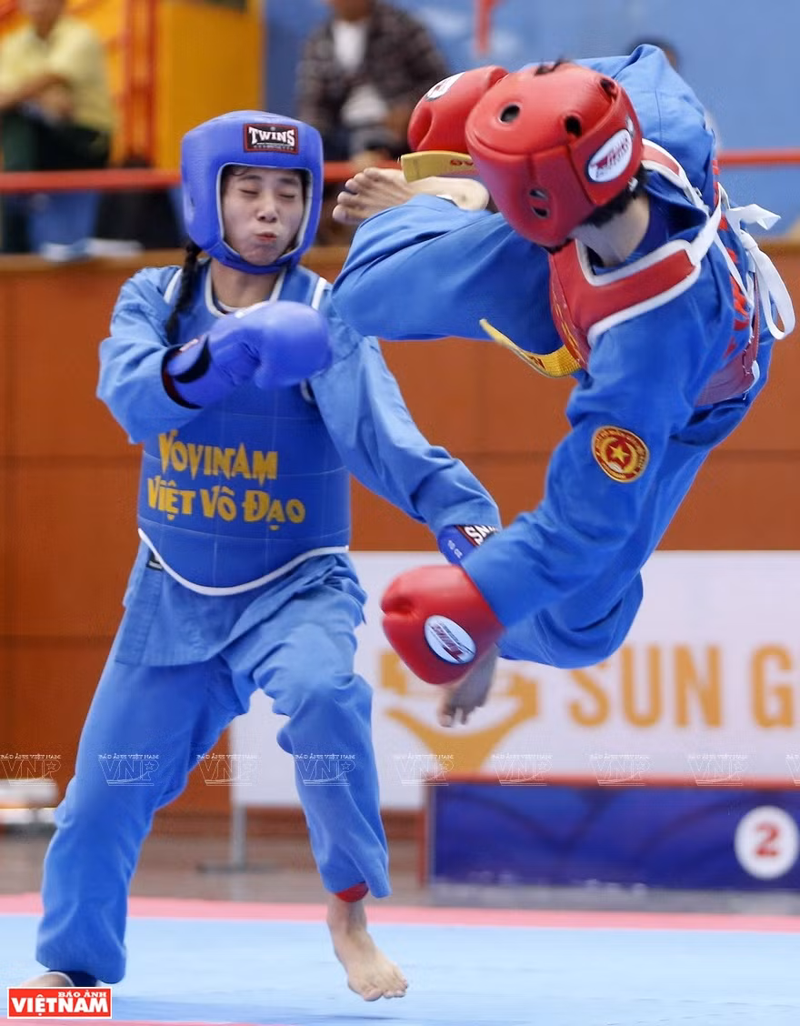 Un combat à deux lors du 13e Festival national 2019. Photo : VNA 