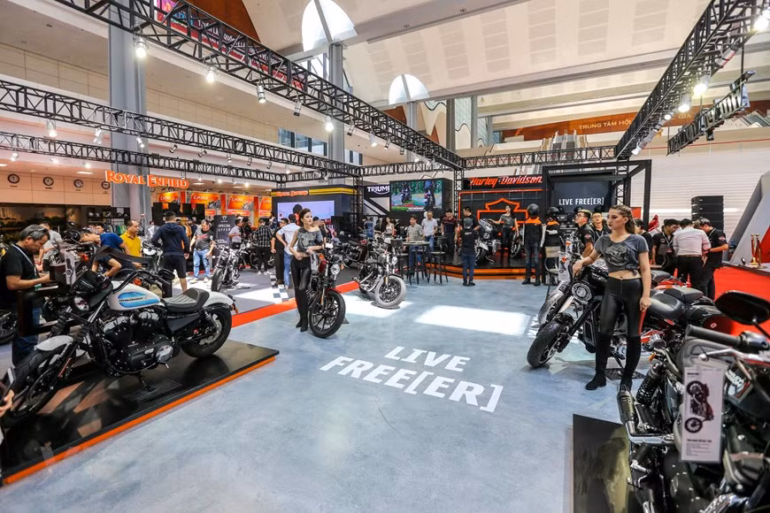 L'événement de cette année voit la participation de nombreuses marques renommées telles que Veam Motors, Gaz Group, KC Motors, Daewoo, Faw, Dongfeng, Hyundai, Ducati, Harley-Davidson, Triumph et Royal Enfield.