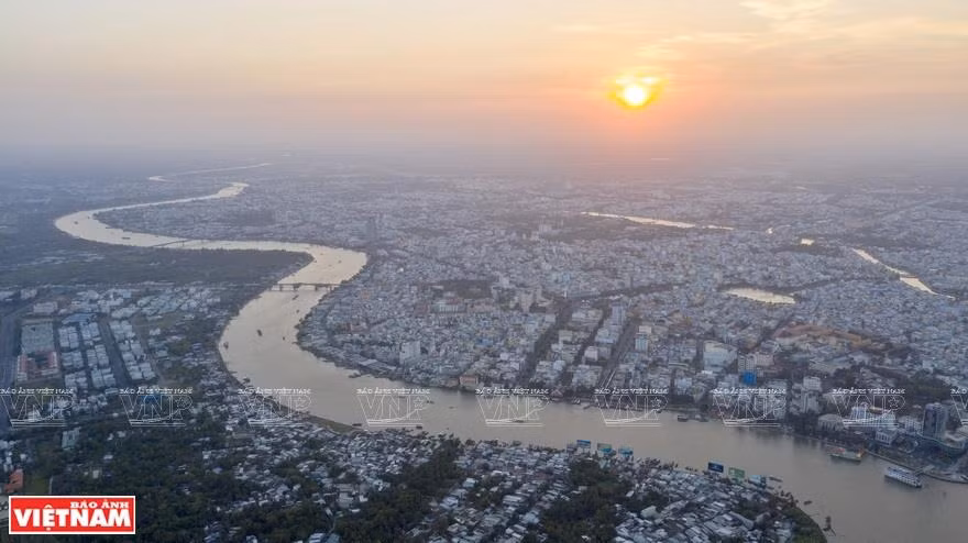 Le fleuve Hau, qui traverse Can Tho, est un trait culturel de cette région fluviale. Photo : Tât Son