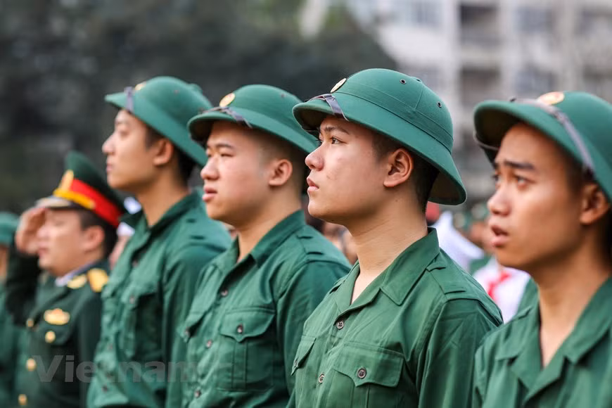 Des jeunes prêts à effectuer leur service militaire.