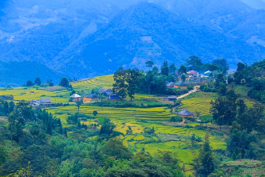 Les jeunes aiment découvrir la beauté sauvage de la commune d'Y Ty. Photo: Vietnam+ 