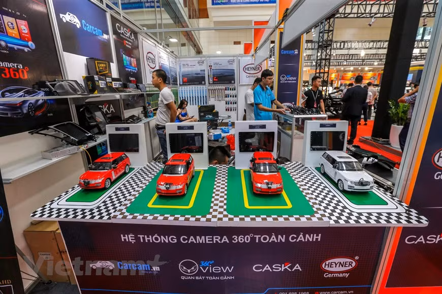 Diverses marques de l'industrie auxiliaire sont également présentes, notamment Dunlop, Elig, Timsun, Vietmap, Bosch, Philips et CNC Hanoi.