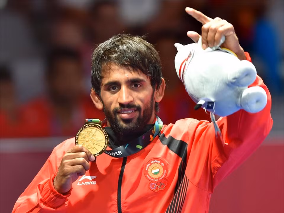 Le boxeur Bajrang Punia remporte la première médaille d'or pour l'Inde.