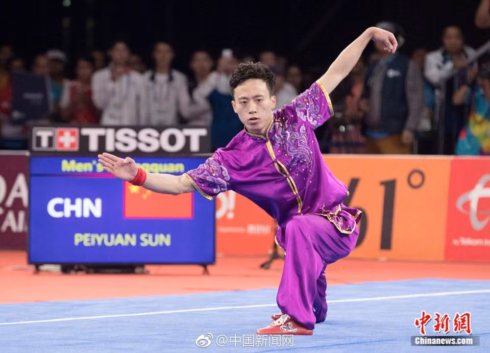 L'athlète chinois de wushu Sun Peiyuan qui a remporté la première médaille d'or aux 18es Jeux asiatiques. Photo: chinanews.com 