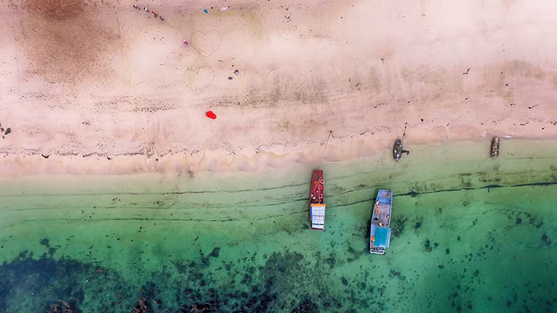 Cô Tô séduit les touristes non seulement par sa nature encore préservée, ses splendides plages, ses fruits de mer, mais encore par la vie de ses habitants locaux et le développement rapide de l’écotourisme.