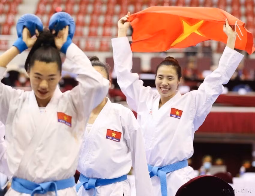  Les "roses d’acier" du karaté ont contribué notablement au succès de la délégation vietnamienne aux 31es Jeux d’Asie du Sud-Est (SEA Games 31). Photo : VNA 