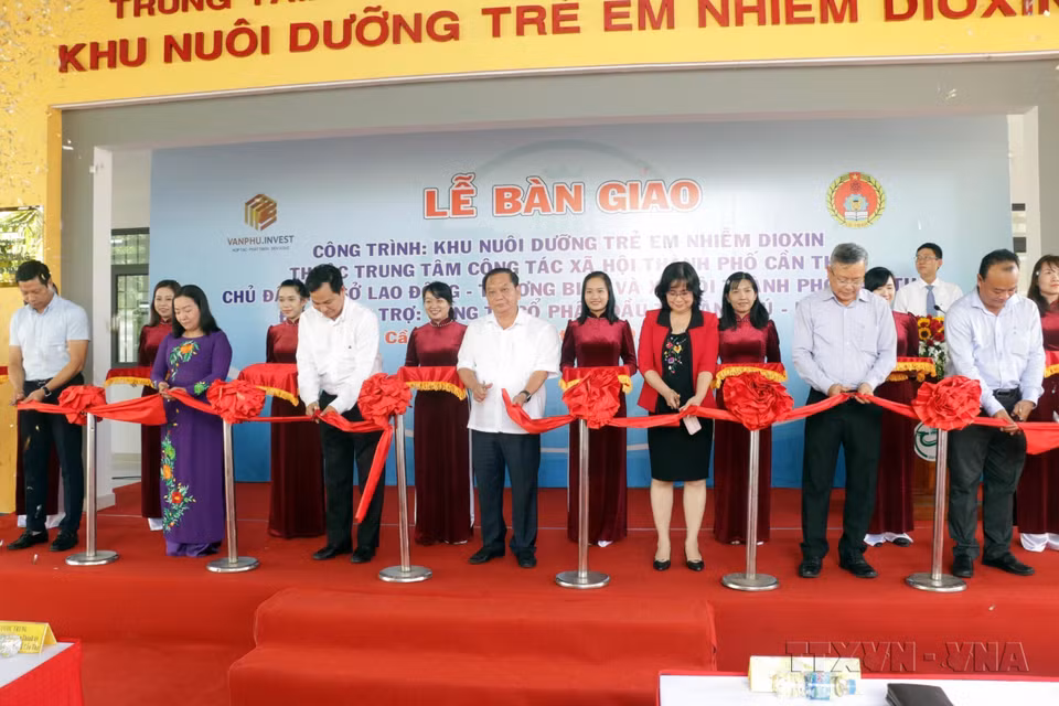  Cérémonie d'inauguration d'une zone d'éducation pour les enfants contaminés par la dioxine au Centre de travail social de la ville de Can Tho. Photo : VNA 