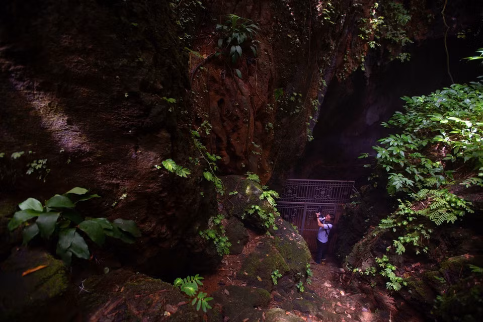  L'entrée de la grotte de Tien Phi. Photo : VNA 