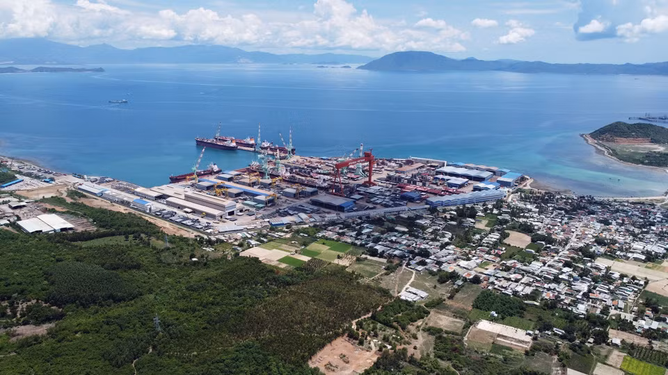  La zone économique de Van Phong s'étend sur environ 2.300 hectares, comprenant des ports maritimes, des aéroports et des centres de services logistiques. Photo : VNA 