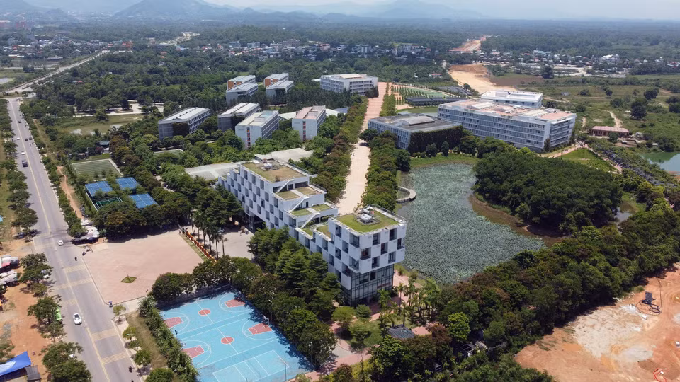  L'université FPT Campus Hoa Lac compte plus de 3.000 étudiants, qui bénéficient d'installations modernes et spacieuses et d'un environnement éducatif avancé. Photo: VNA 