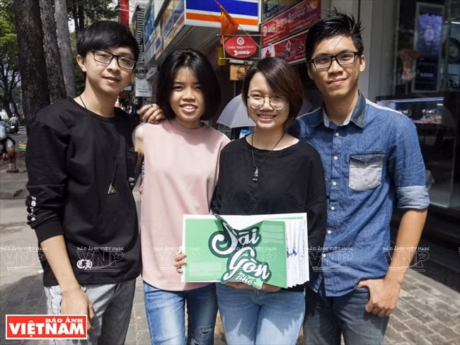 Les jeunes auteurs de "Sai Gon Phô". 