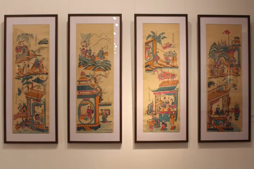 Intitulée « Couleurs printanières sur des peintures folkloriques des quatre saisons Tứ bình», l’exposition présente des estampes folkloriques de Hàng Trông et de Dông Hô jusqu’au 28 février au Musée des Beaux-Arts à Hanoï. L'exposition est ouverte au public en l’honneur du Nouvel An lunaire et du 92e anniversaire de la fondation du Parti communiste du Vietnam (3 février 1930 - 3 février 2022). Elle présente 20 ensembles de peintures folkloriques « tứ bình » sur de nombreux thèmes dont tứ quý (quatre saisons de l'année), tố nữ (jeunes filles), tứ dân (quatre métiers : pêcheurs, bûcheron, agriculteur et garde du buffle), entre autres.Photo: Vietnamplus