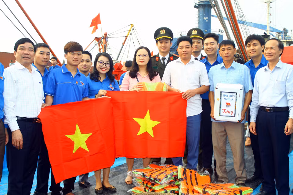 Plus de 38.000 jeunes de Hô Chi Minh-Ville ont participé à la campagne d’été vert de 2010. Photo : VNA