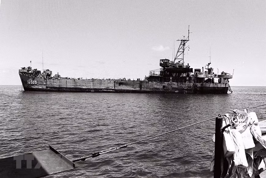 Le HQ 505, symbole de la souveraineté du Vietnam sur le récif de Cô Lin. Le navire a été sacré Héros des forces armées populaires par l'État. Photo : Archives/VNA