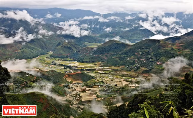 En langue Thai, Khau Pha signifie « cornes du dieu ». Ce col offre en effet un paysage féerique en septembre et novembre, lorsque les rizières en gradins des ethnies H’Mong et Thai sont dorées et prêtes à être fauchées. Photo: VNP 
