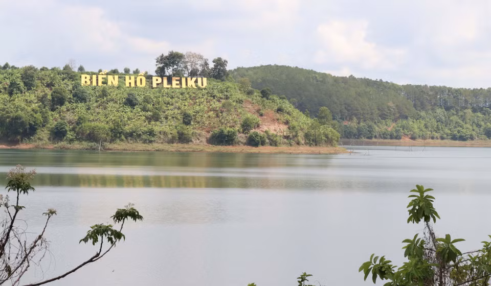 Biên Hô est situé au complexe écotouristique Biên Hô - Chu Dang Ya » qui a été récemment inscrit dans la liste des zones touristiques nationales dans le plan d’aménagement global du développement touristique du Vietnam et de la région du Tây Nguyên (Hauts plateaux du Centre) vers 2020, vision pour 2030. Photo: VNA 