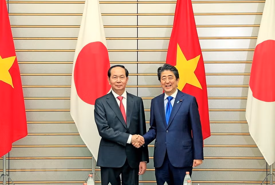  Le président vietnamien Tran Dai Quang et le Premier ministre japonais Shinzo Abe au terme de l'entretien. 