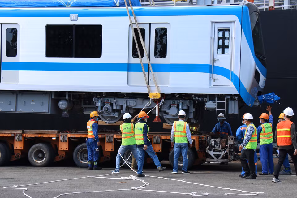 Les trois rames du train No 5 seront transportées au dépôt le 22 juin et l’installation est prévue le 23 juin. Photo: VNA 
