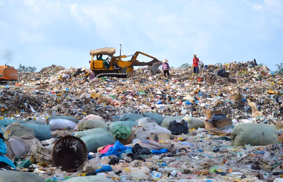 La surcharge de la zone de traitement des déchets de la ville de Ca Mau. Photo : VNA