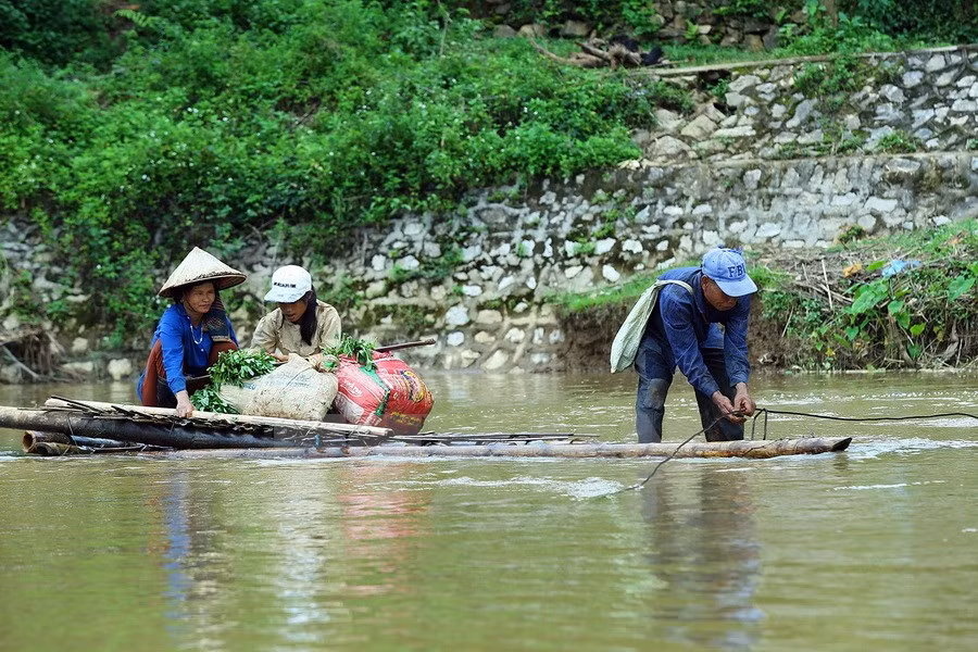 En particulier, en saison des pluies, la rivière Nâm Hua devient violente. Photo: VNA
