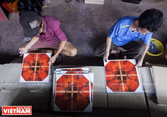 La fabrication d'un produit dure de 3 à 6 mois, avec plusieurs étapes.