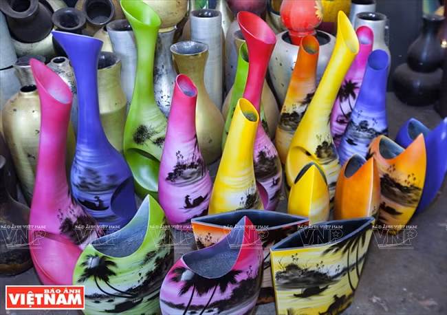 Les produits artisanaux du village de laque poncée de Tuong Binh Hiêp sont exportés vers de nombreux pays dans le monde.