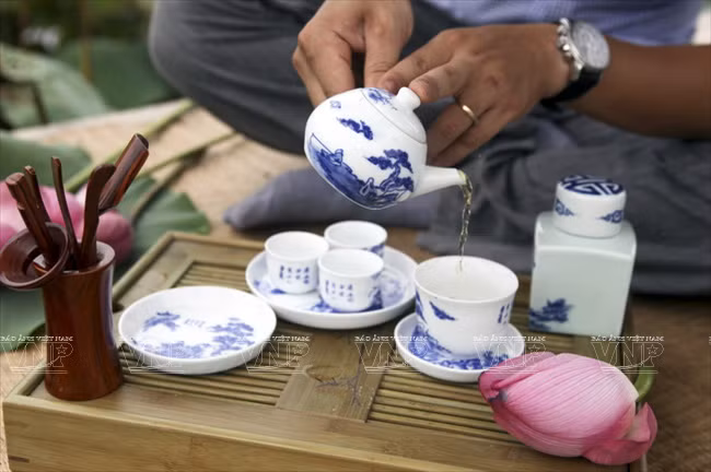 Le thé au lotus est un plaisir frugal, mais pur et noble des Hanoïens