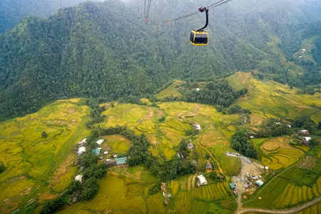 Depuis la cabine, les touristes réalisent leurs plus beaux clichés. 