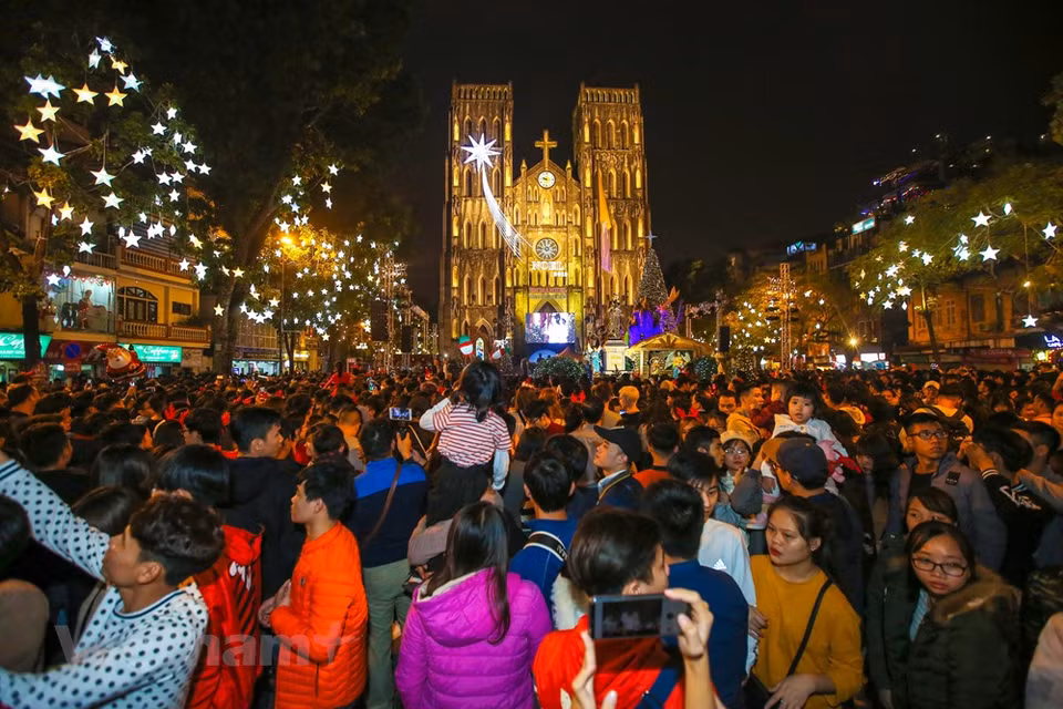 Des lieux attractifs en raison des lumières chatoyantes, des sapins et Père Noël géants et de la musique festive. 