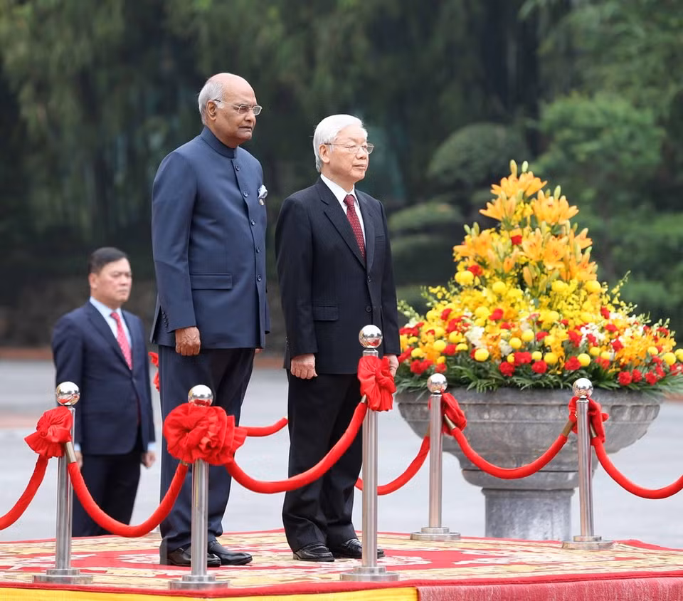 La cérémonie d'accueil officielle du président indien, de son épouse et de la délégation l'accompagnant a été solennellement organisée au Palais présidentiel selon les rites les plus solennels accordés aux chefs d'État.