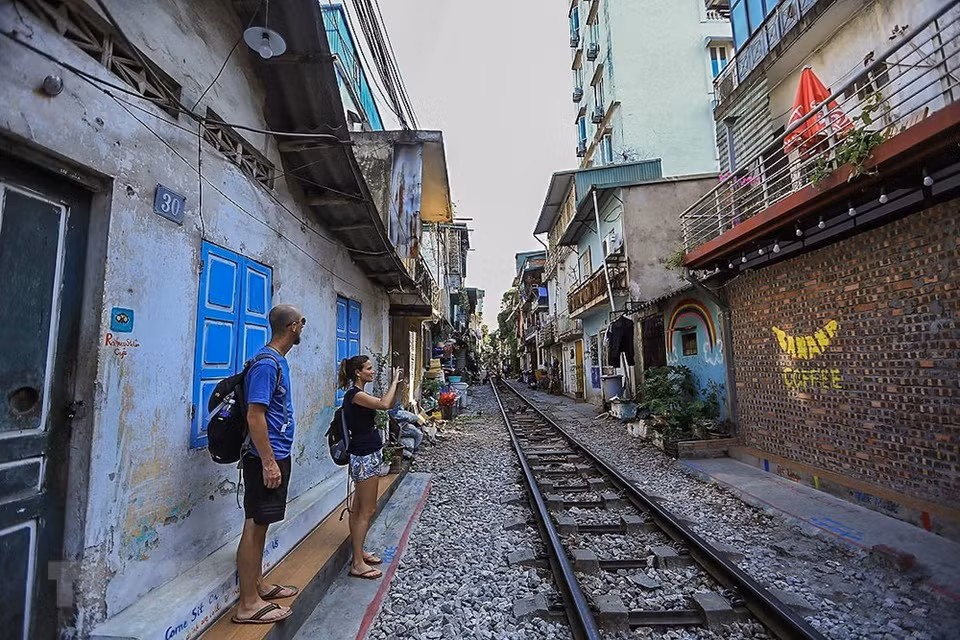 Les vieilles maisons de cette rue abritent des souvenirs anciens, simples, idylliques et rustiques de Hanoï.