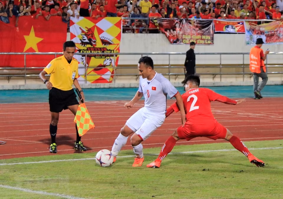 L’équipe nationale vietnamienne de football masculine fait partie du groupe A avec d’autres équipes d’Asie du Sud-Est, comme la Malaisie, le Myanmar, le Cambodge et le Laos.
