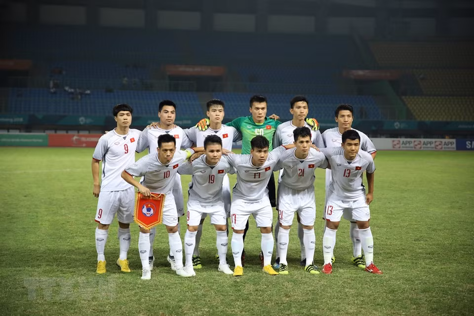 Les onze joueurs de l'équipe olympique de football du Vietnam lors du match face à la Syrie, le 27 août au stade de Patriot Candrabhaga Bekasi, en Indonésie. 