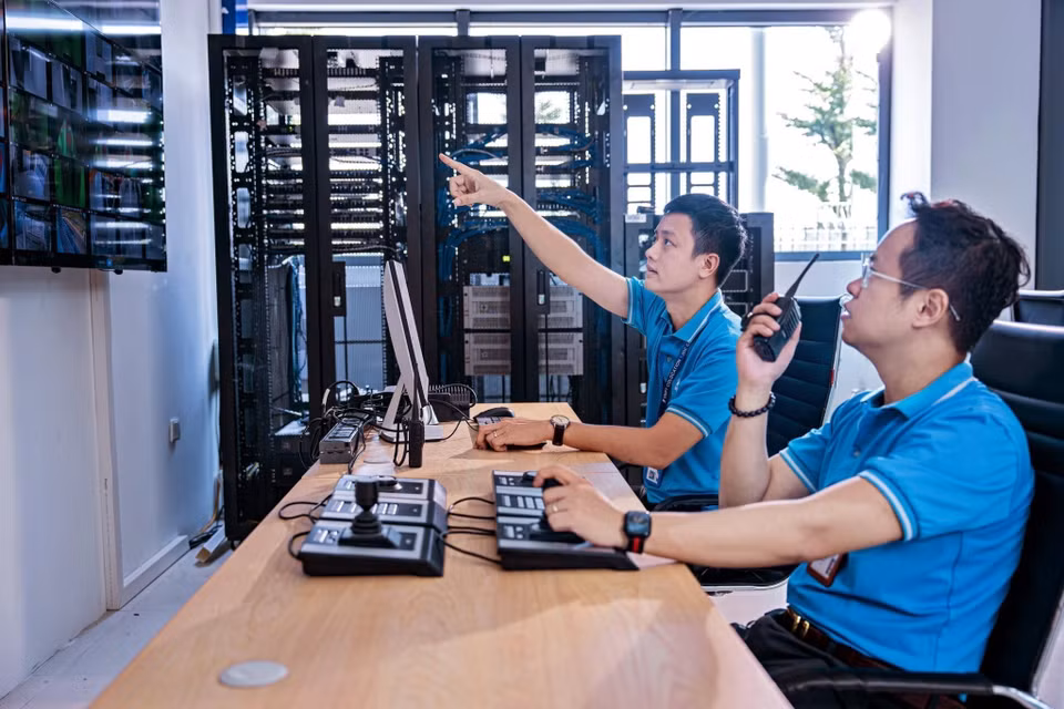 VNPT IDC Hòa Lạc a obtenu les certifications Tier Certification of Constructed Facility (TCCF) et Uptime's Tier Certification of Design Documents (TCDD). Photo: VNA 