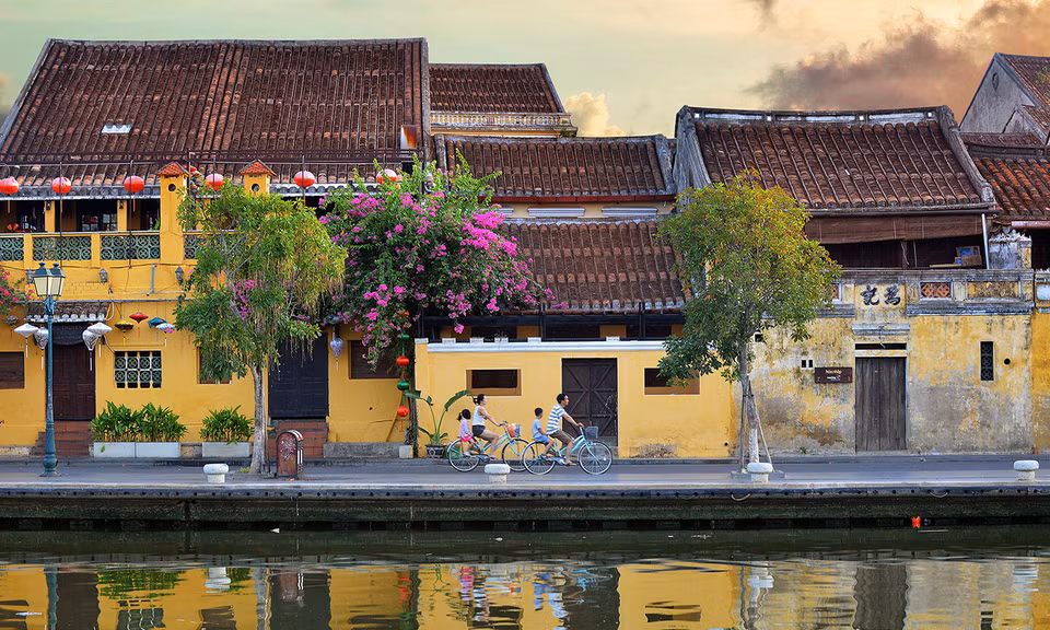La vie quotidienne des habitants se déroule de façon normale, ils vivent dans des patrimoines qu'ils protègent et sont très attachés à l’espace culturel de leur ville séculaire. Photo: VNP