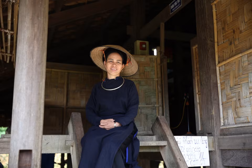 Une femme Tay en costume traditionnel. Photo: VNA
