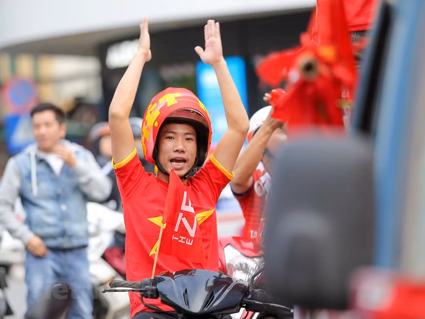 La foule toute entière scandait le slogan “Viet Nam vo dich” (Le Vietnam est le champion). Photo: Vietnam+