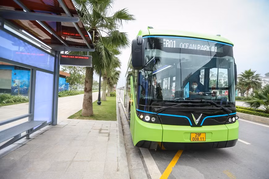 VinBus a également réalisé une billetterie permettant aux gens d’acheter des billets pour se déplacer. Dans le même temps, il a également construit un lave-auto pour VinBus. Photo : VietnamPlus