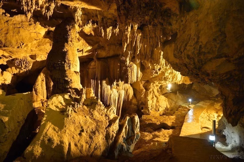 La grotte de Nguom Ngao, située dans une montagne du village de Gun de la commune de Dam Thuy, district de Trung Khanh, est un cadeau inestimable de la nature offert à la province de Cao Bang. Photo: VNA