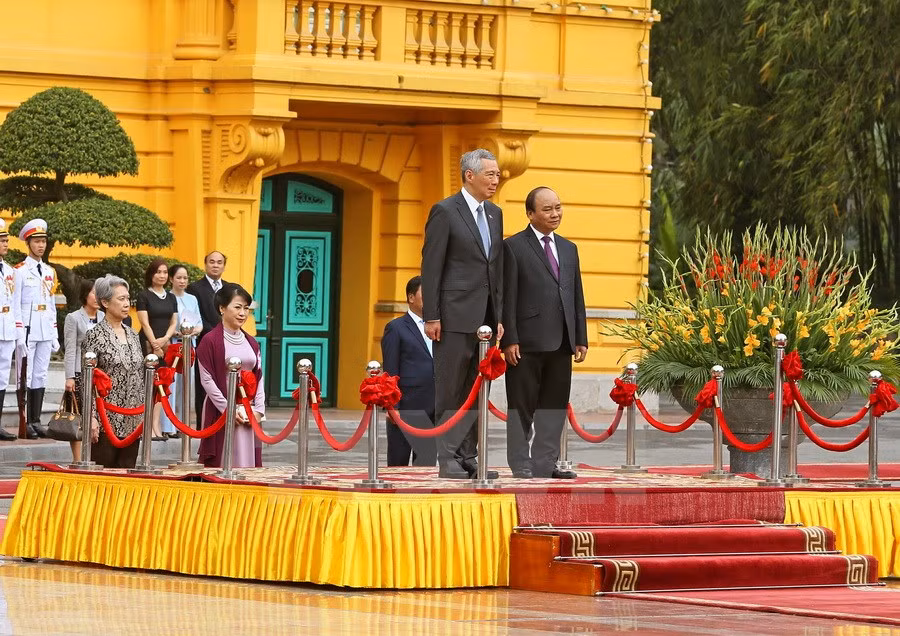 Cérémonie d'accueil officielle du Premier ministre singapourien Lee Hsien Loong.