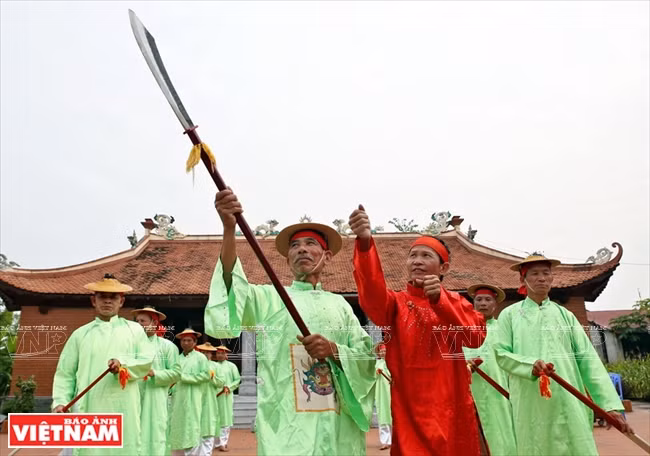  Tro Xuan Pha (danse Xuan Pha) est une danse folklorique dans la commune de Xuan Truong, district de Tho Xuan, province de Thanh Hoa, qui est transmise depuis de nombreuses générations. 